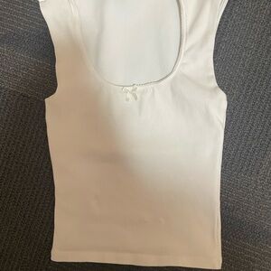 Ginatticot - Elegant White Sleeveless Top